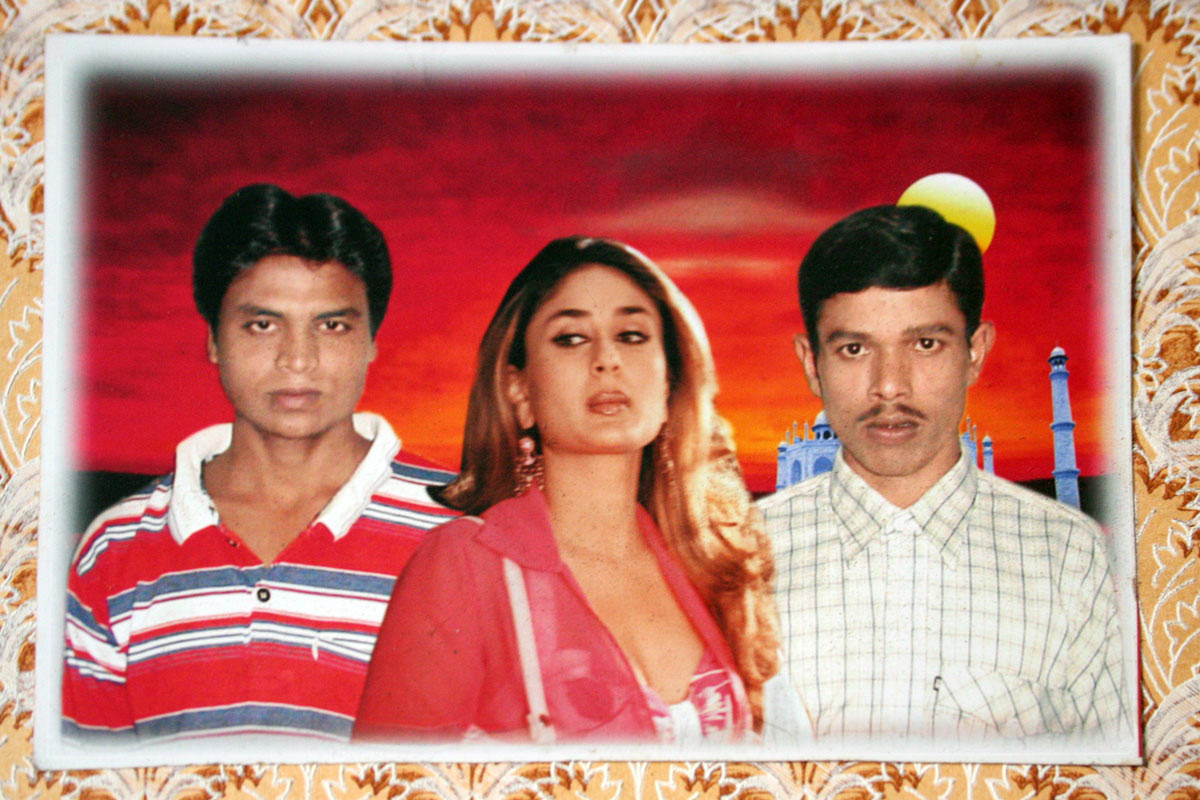 <span style="color:white">Photo Studio, Mumbai, 2005 </span>