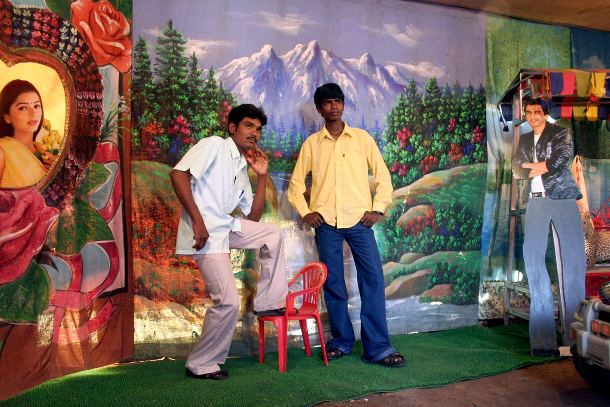 <span style="color:white"> Kulsum Colour Studio, Mumbai, 2005 </span>