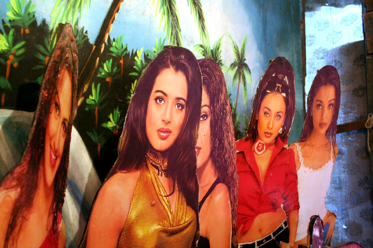 <span style="color:white"> Kulsum Colour Studio, Mumbai, 2005 </span>